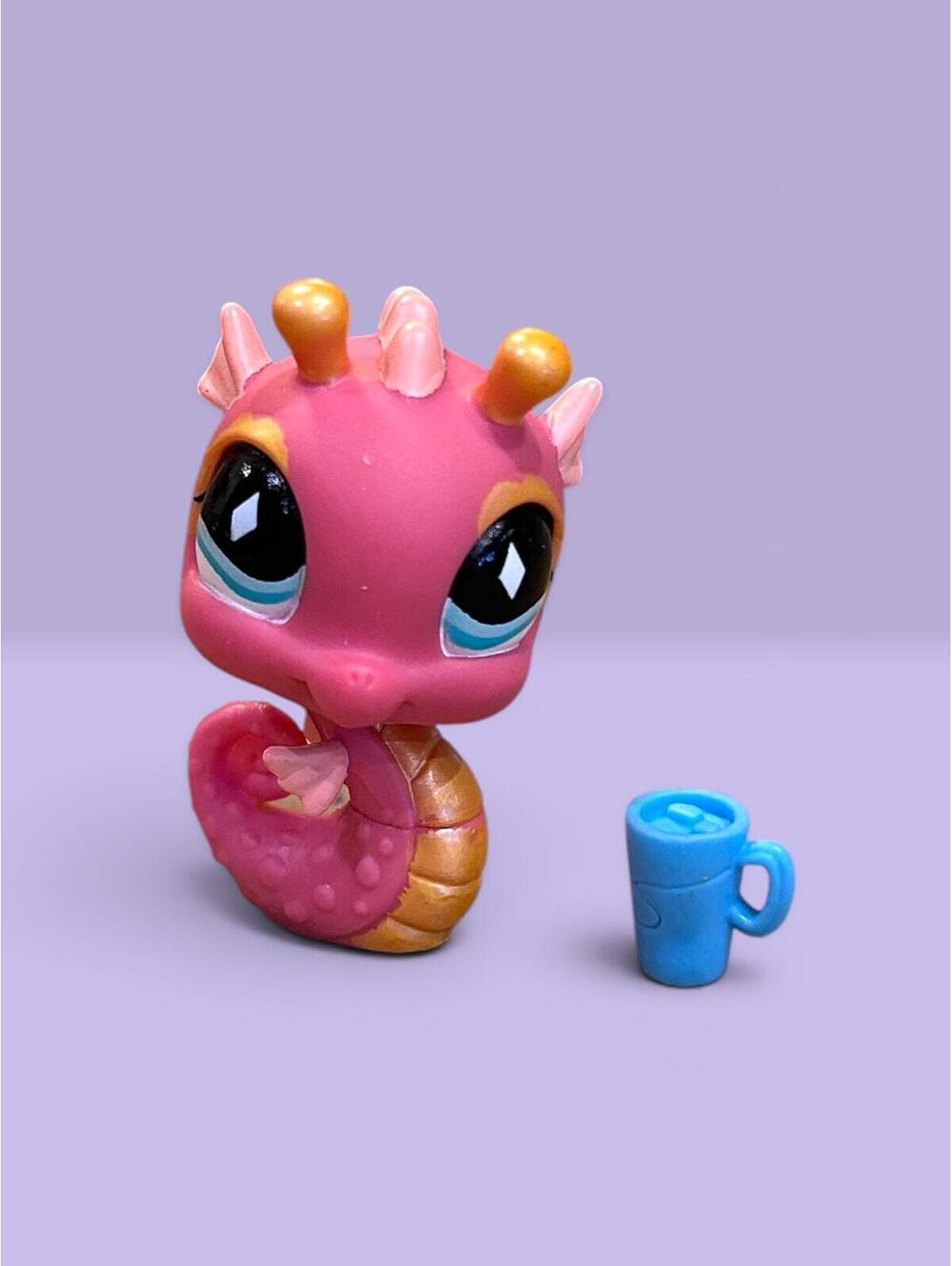 Littlest Pet Shop LPS Seahorse #660 with Cup Accessory